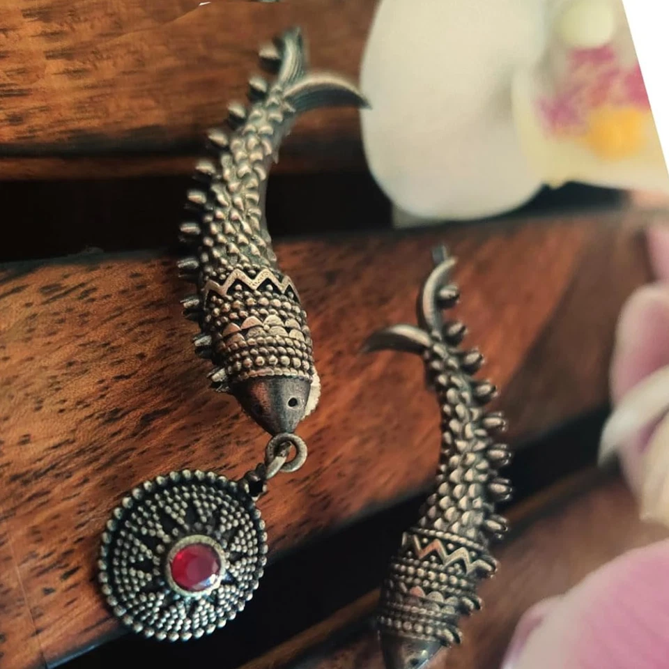 Moda Coloridos Pez Forma Rubí Piedra Pendientes Oreja Cuelga Oreja Puño Foto 2 de 3