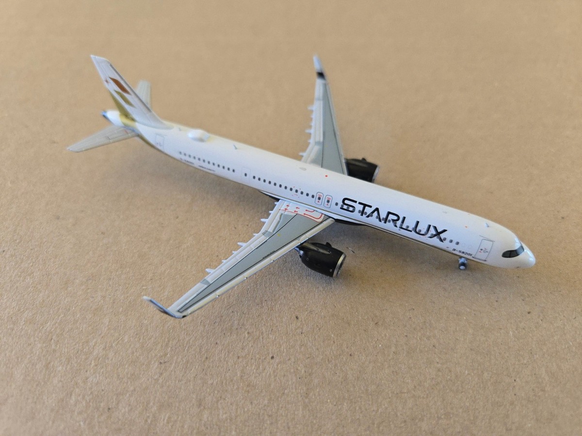 スターラックス航空 STARLUX-A321neo 1:200 ScaleModelStore.com :: JC Wings 1:200 - EW221N008 - Starlux
