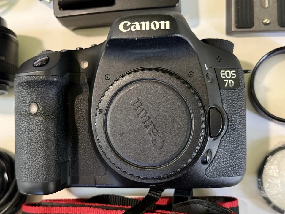 CANON DS126251 SLR DIGITAL CAMERA Used+ Accessories - Image 3 of 4