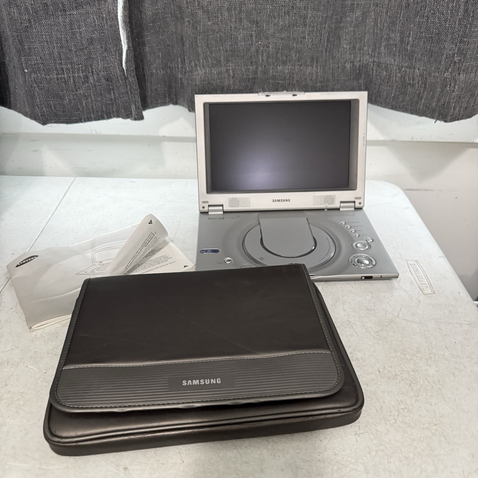 10-inch Widescreen Dolby Digital No Cord