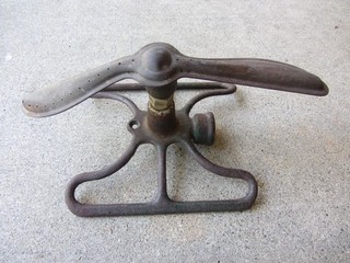 Vintage 1930's Cast Iron Base Brass Propeller Style Garden Spot Sprinkler Works