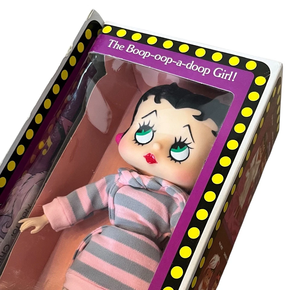 Betty Boop 12” Muñeca de Moda 1986 Marty Toys Invierno Lana Conjunto Muñeca está Como Nueva Foto 2 de 4