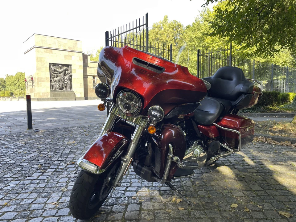 Harley Davidson Electra Glide Ultra Ulassic FLHTK - Bild 2 von 4