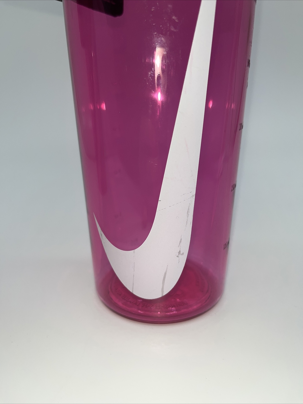 Nike Hypercharge Twist Top 32 oz water bottle BPA Free Pink