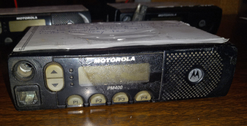 3 Motorola PM400 UHF Model AAM50RPF9AA3AN 40Watt 16 CH NON WORKING - Zdjęcie 2 z 5