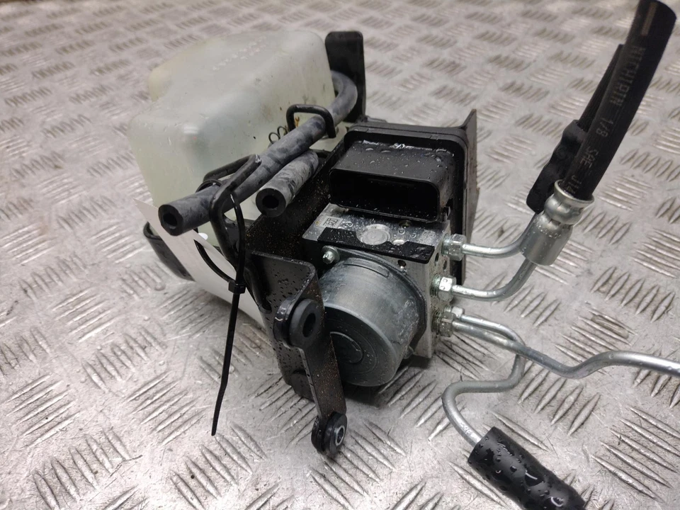 Kawasaki Z1000SX ZX 1000 2017 WHF bomba ABS Foto 2 de 4