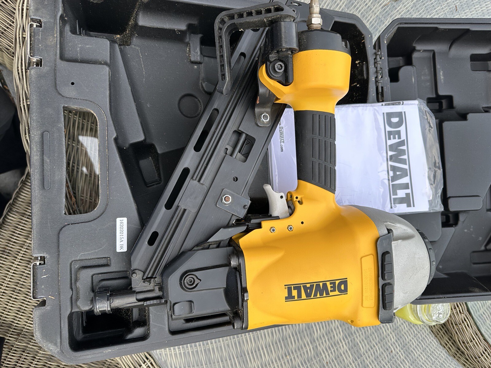 DeWalt DPN9033SM Short Magazine Framing Air Nailer Gun 5902013950981 eBay
