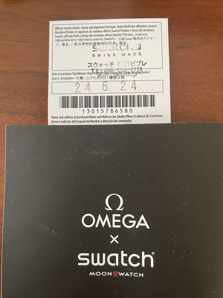 Reloj Omega X Swatch MoonSwatch Desert Correa de Silicona Negra Hecho en Suiza Foto 3 de 3