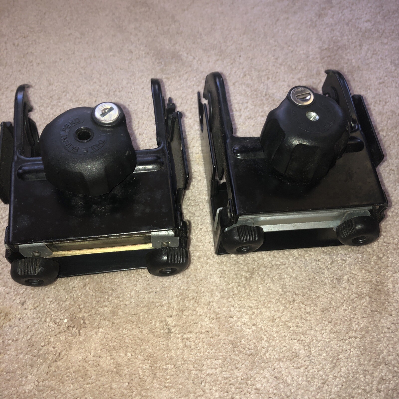 THULE Paddle/oar Mount Holders Carrier ROOF RACK ACCESSORIES What Are