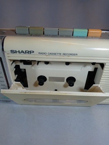Sharp QT-5 (W) AM/FM Radio Kassettenrekorder 80er Jahre für Teile oder Reparatur - Bild 5 von 9