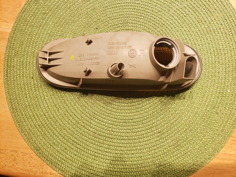 LÂMPADA DE ESTACIONAMENTO 1998-2005 VOLKSWAGEN BEETLE PASSAGEIRO FAROL DE NEBLINA DIREITO - Imagem 2 de 2