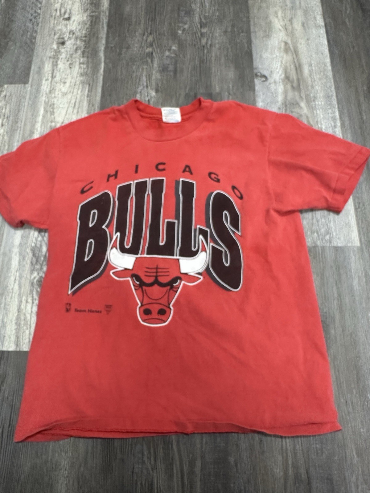 VINTAGE Hanes Men’s L 90s Single Stitch USA Made Red T Shirt CHICAGO BULLS NBA