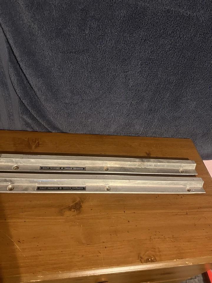 Juego de placas de moldura de umbral de puerta Plymouth Gran Fury 1985 OEM Mopar Chrysler Foto 2 de 4