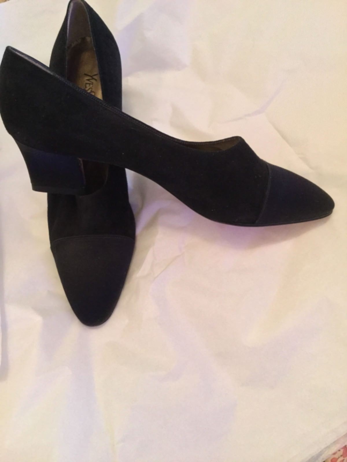 NUOVE DÉCOLLETÉ YSL Yves Saint Laurent Paris in pelle scamosciata nera con punta in raso 8 5