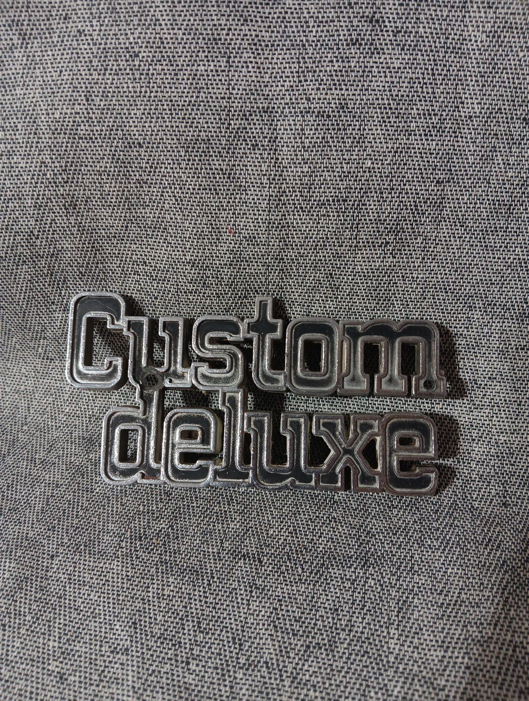CUSTOM DELUXE EMBLEM ORNAMENT BADGE CHEVROLET TRUCK 1970s 1980s broken