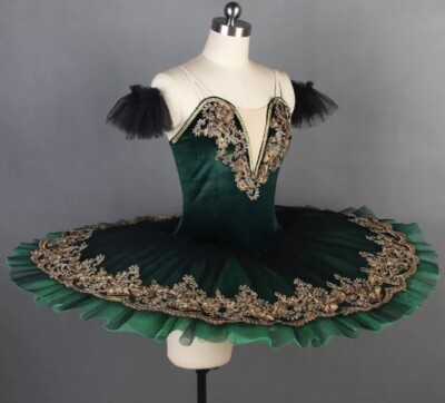 Ballett-Tutu, klassisches Pfannkuchen-Tu-Tu-Tanzkostüm. Kleid. Grüner Samt. Großbritannien.