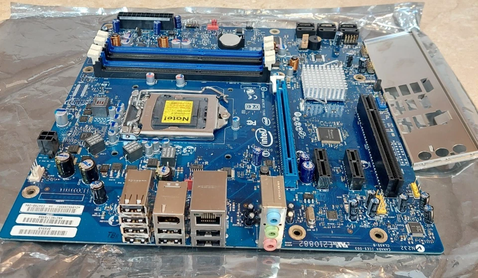 Intel DP55WB Motherboard LGA1156 DDR3 MicroATX with IO Shield Desktop Mainboard - Image 3 of 4
