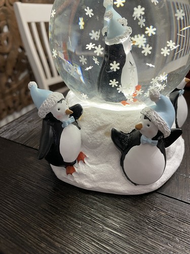 Bath & Body works christmas 2021 Penguin light up musical large candle holder - Picture 3 of 6