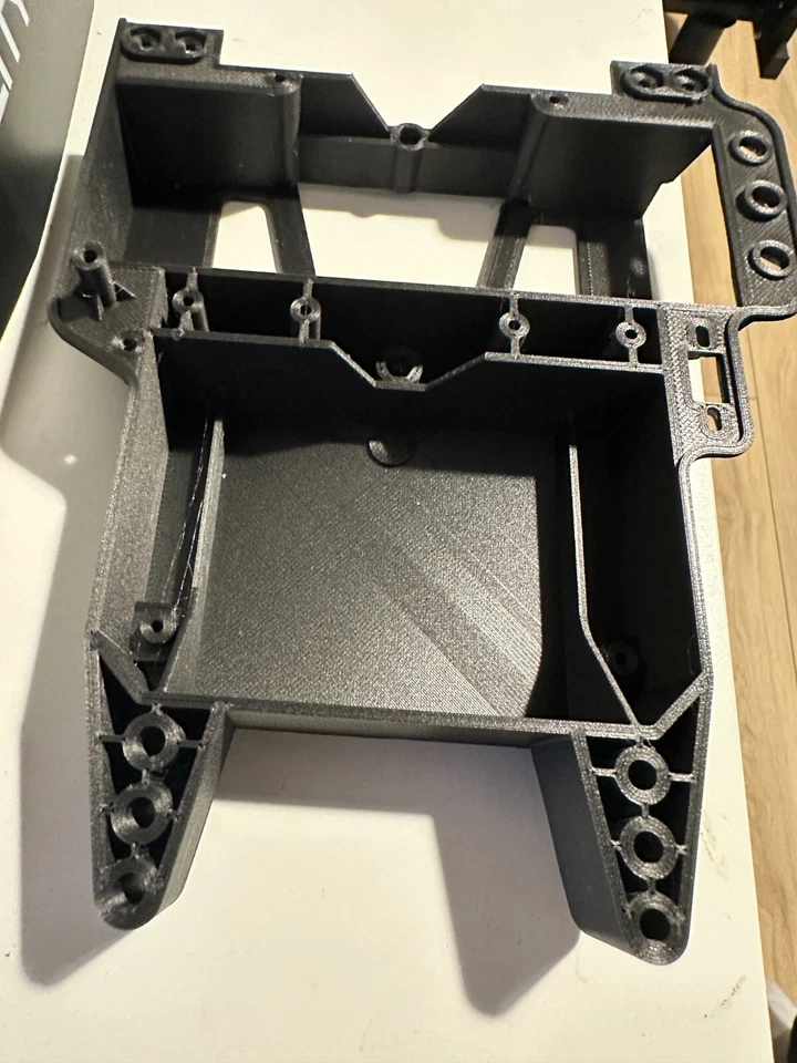 Tamiya C11 carbon-pla chassis for lipo - Image 4 of 4