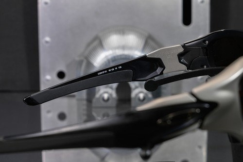 Oakley Pit Boss II Matte Black-w/Black Iridium Polarized Lenses+Oakley Vault+Bag - Picture 10 of 11