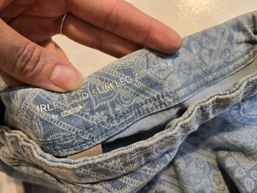 Chico's Perfect Stretch Girlfriend Slim Leg Ankle Paisley Blue Pants, Size 0.5 - Picture 8 of 11