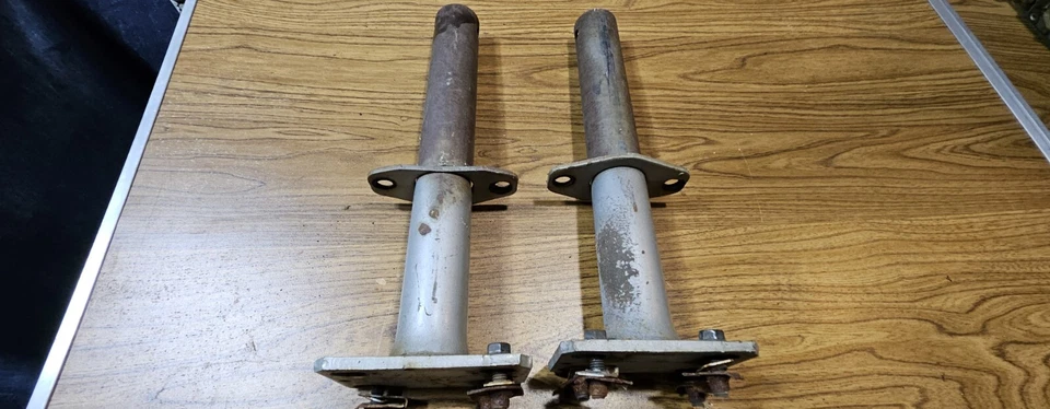 Suportes de para-choque traseiros AMC Eagle Wagon 1981-88 - Imagem 2 de 3