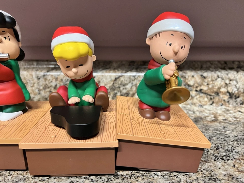 Hallmark Peanuts Christmas Wireless Band Set of 5 Linus, Charlie Brown, Lucy - Image 3 of 4