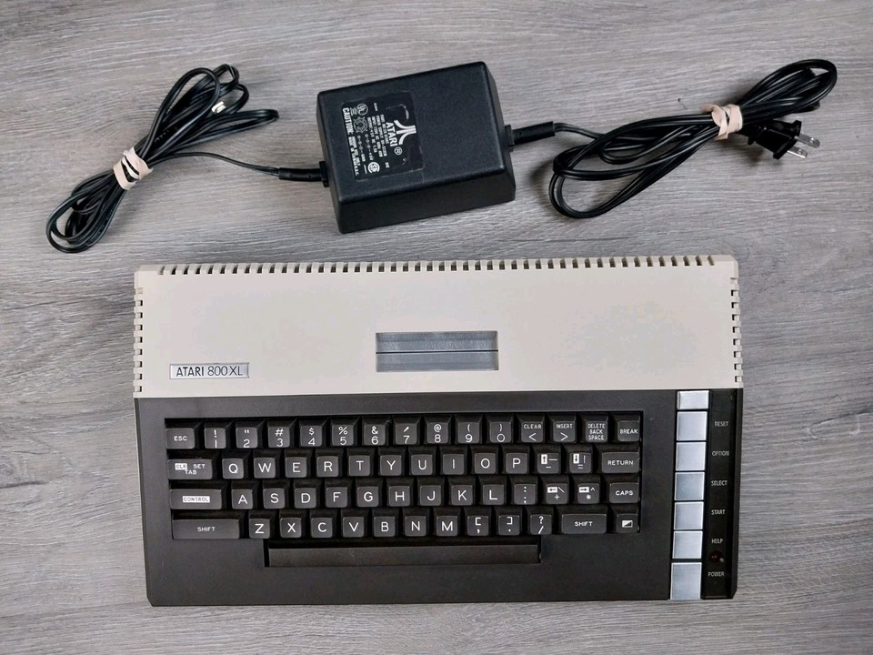 Atari 800 XL Computer w/Power Adapter - Very Good Condition - Tested ...