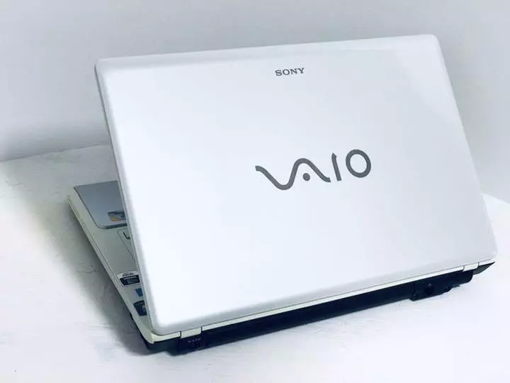 SONY VAIO PCG-61111N White 14 inch PC laptop Windows 11 Home 64bit