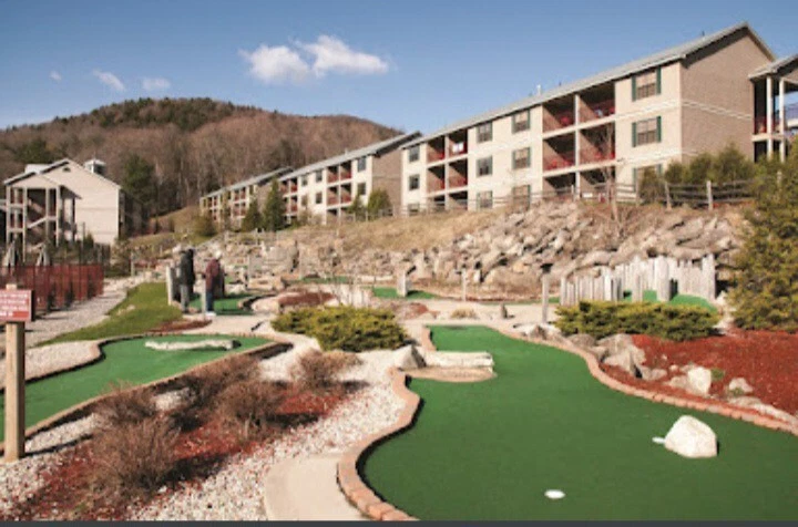 Marzo 2026 ~ Holiday Inn Vacations Oak 'n Spruce Resort ~ Massachusetts ~ 2 dormitorios Foto 3 de 4