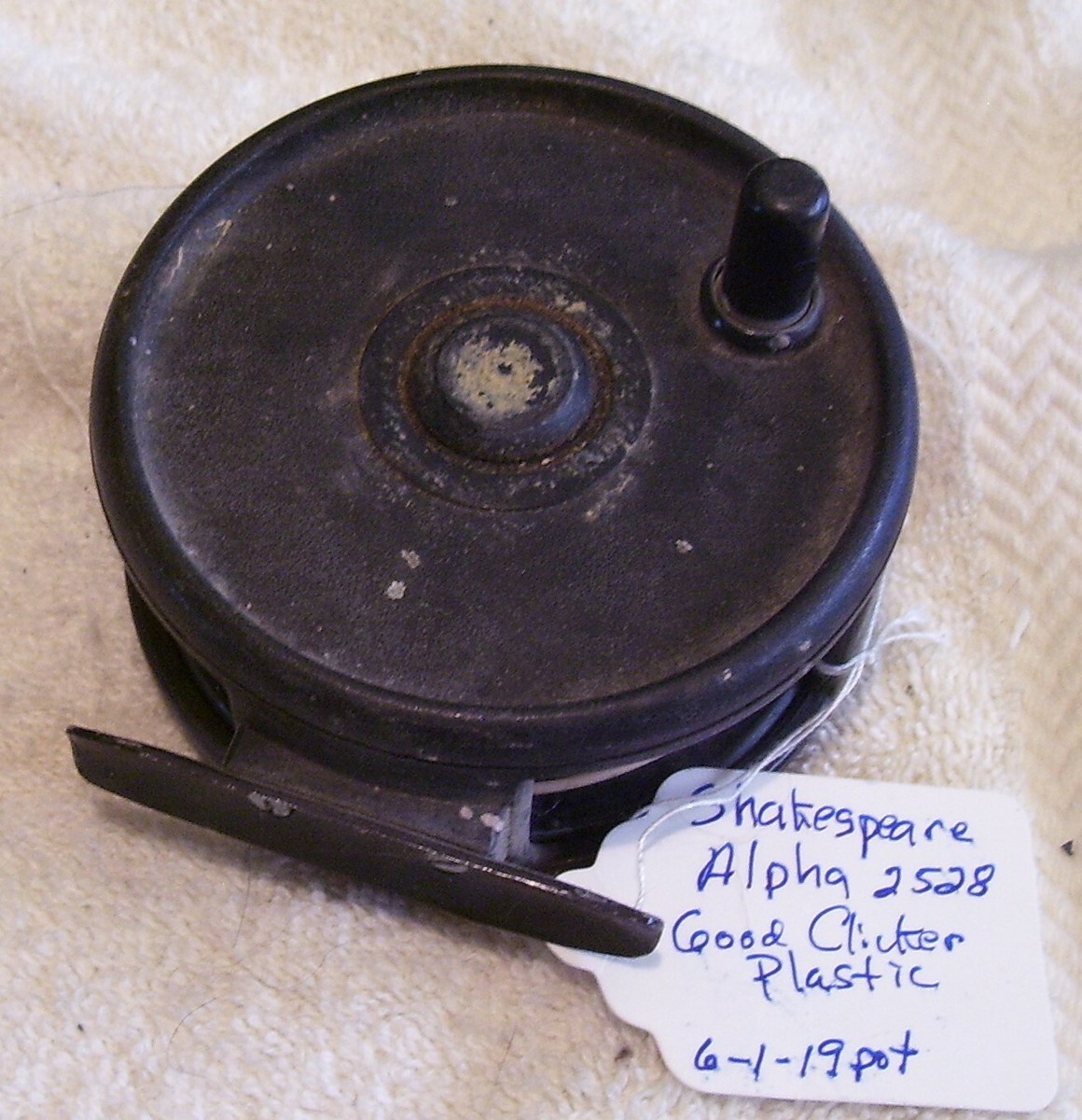 VINTAGE SHAKESPEARE ALPHA 2528 FLY REEL 09/05/19P GOOD CLICKER
