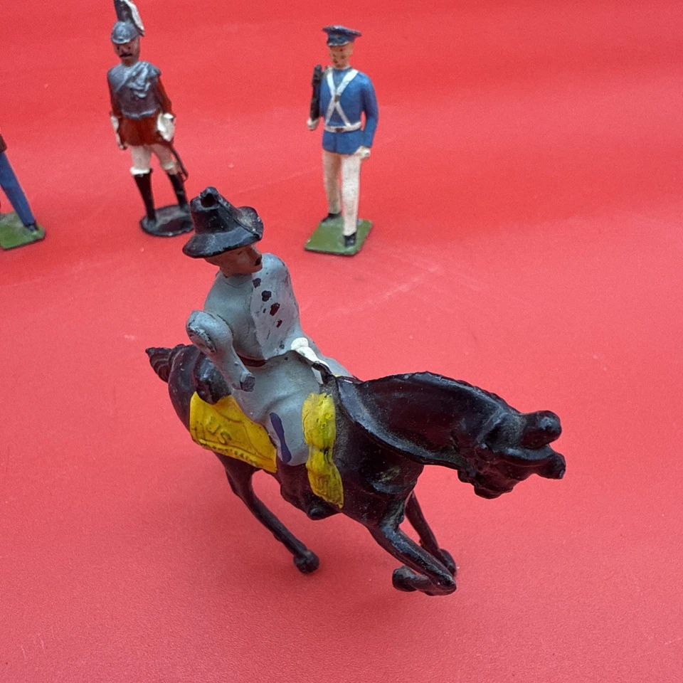 Lote de juegos de caballo y soldado de metal vintage de Gran Bretaña como está Foto 2 de 4