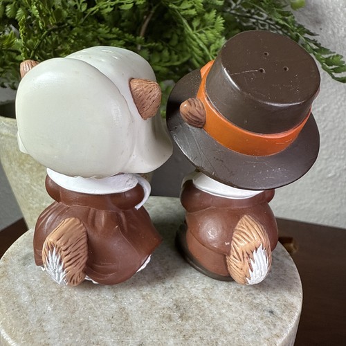 Hallmark Thanksgiving Pilgrim Chipmunks Squirrels Salt & Pepper Shakers Figurine - Picture 5 of 14