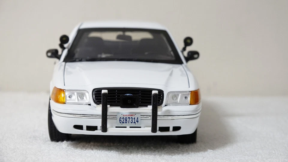 1/18 California CHP 2001 Ford Crown Victoria Lights and Siren SEE DESCRIPTION! - Image 2 of 4