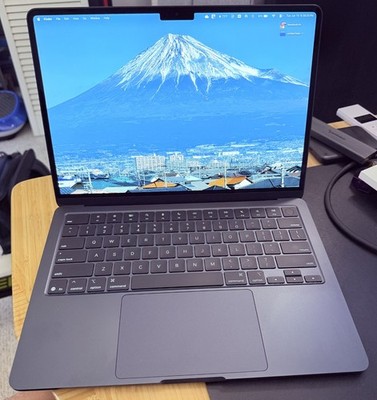 2025 Apple MacBook Air 13'' M4 24GB RAM 512GB SSD 10-Core GPU Midnight