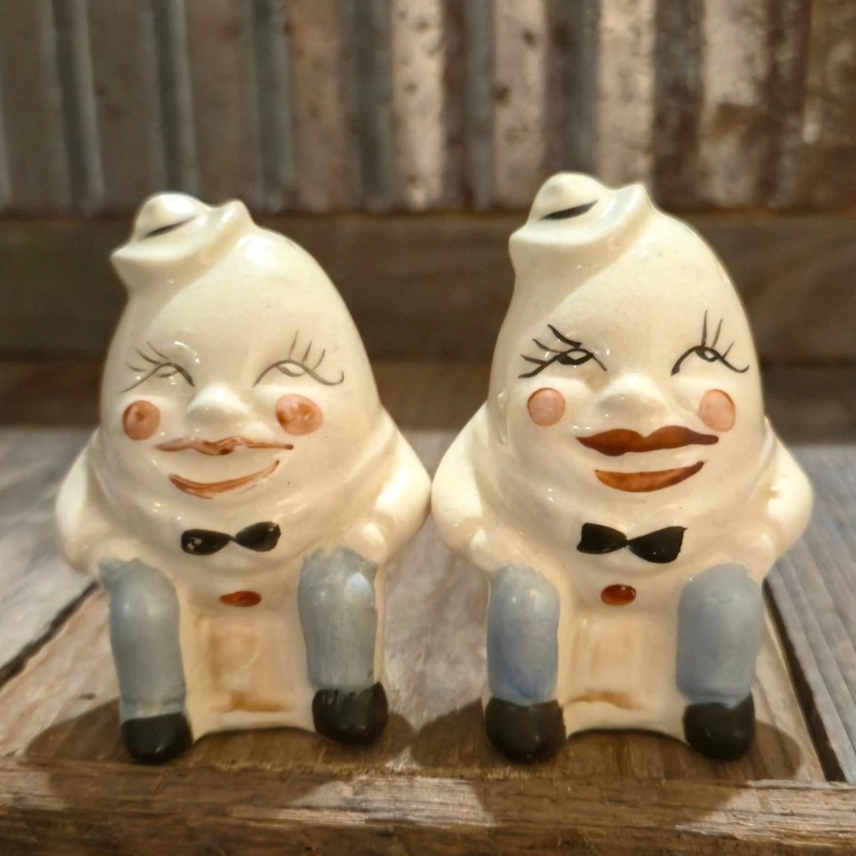 Hand-painted Humpty Dumpty salt & pepper shakers from Japan — anthropomorphic nursery rhyme charm that feels both nostalgic and genuinely rare.