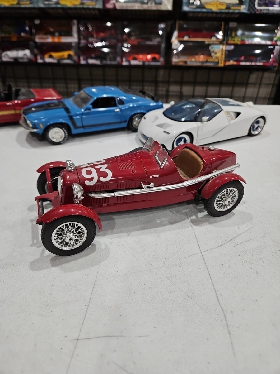 BURAGO 1:18 Diecast 1931 Alfa Romeo 8C 2300 Monza Vintage