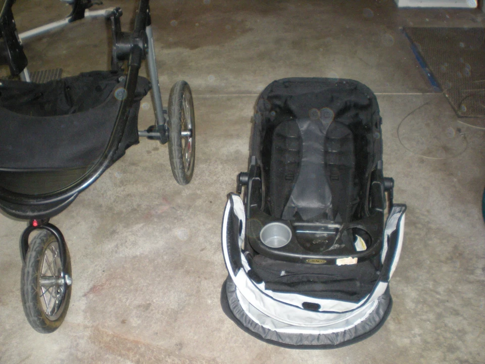 Graco FastAction Jogger LX Stroller w/seat - Image 3 of 3