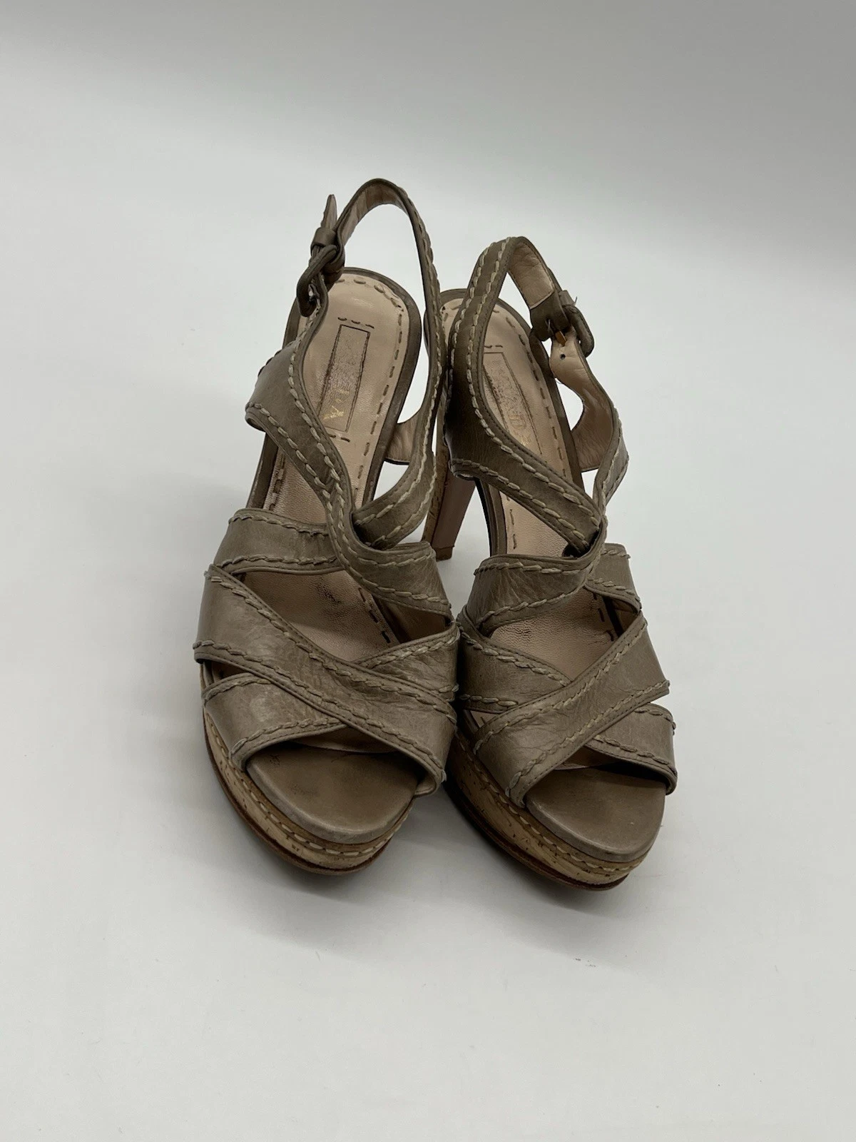 Sandali Prada grigio neutro marrone con cinturino slingback da donna taglia 40 US 9 5 tacco alto