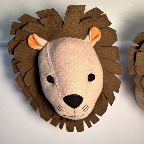Target Pillowfort Lion Head 16" Wall Hanging Plush 3D Decor Mascot Pack Of 2 - 第 5/11 張圖片