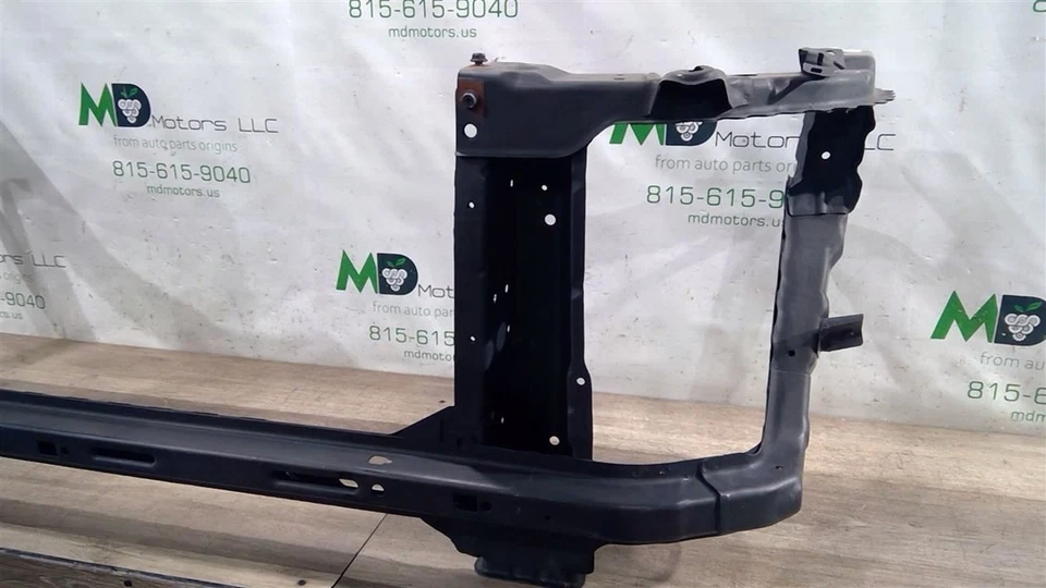 Chevrolet Colorado 2019-2021 soporte radiador delantero OEM GM1225323 Foto 3 de 4