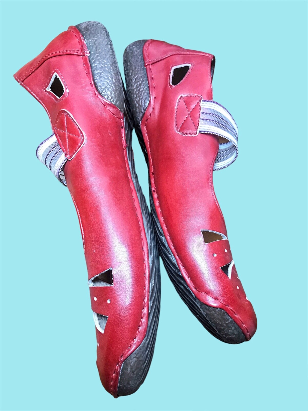 red shoes women flats