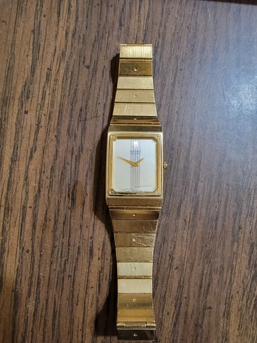 Vintage Seiko Quartz Gold-Tone Rectangular Watch – Classic Elegance