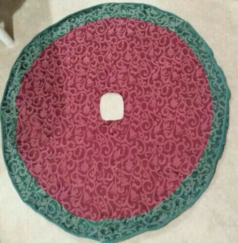 MAKE OFFER》50" Elegant Beautiful Burgundy Scroll and Green Christmas Tree Skirt - Picture 3 of 6