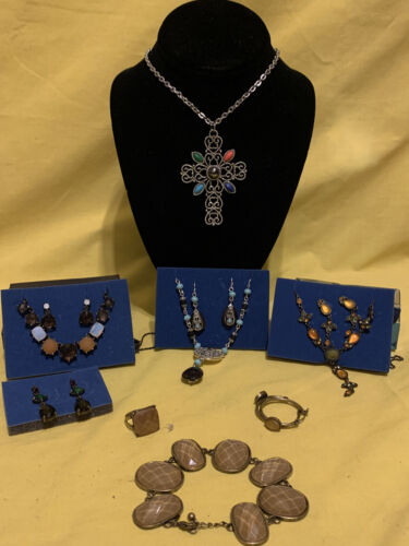 Beautiful Vintage Avon jewelry lot!  All Signed Av