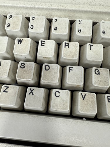 IBM F XT 83 Part Number 1503206 Spring Clicky Keyboard - Picture 5 of 9