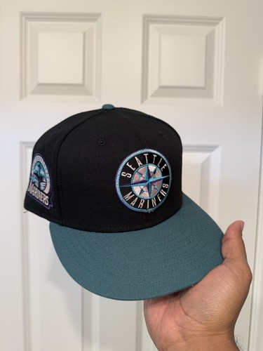 New Era 7 1/2 LA DODGERS EXCLUSIVE FITTED HAT SNEAKERTOWN