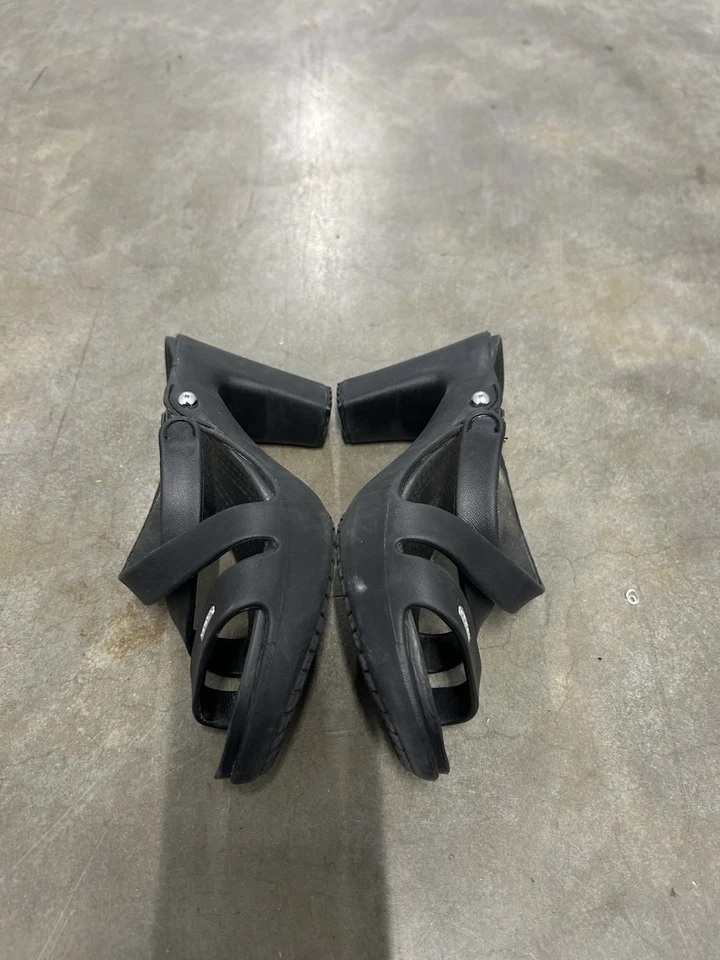 Босоножки-шлепанцы Crocs KADEE черные с открытым носком с Z-образным ремешком размер США женские 8 - Изображение 3 из 4