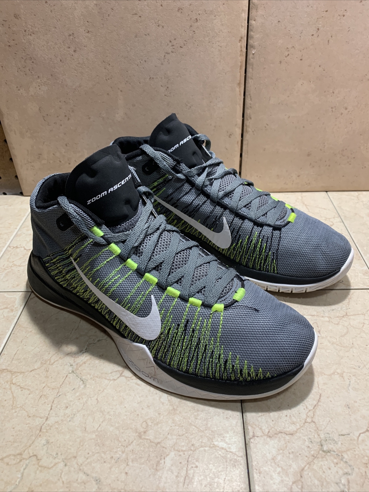 Nike Zoom Ascention Gray & Green Basketball sneakers 832234-004 Sz  