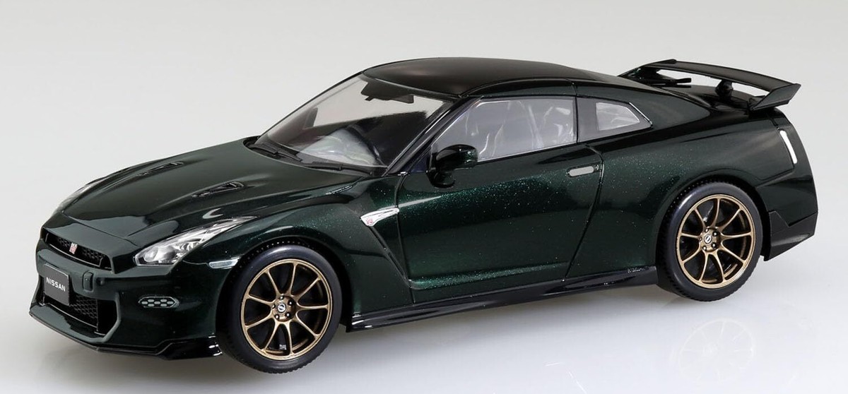 Aoshima Nissan R35 Nissan GT-R 2004 Midnight Purple 1:32